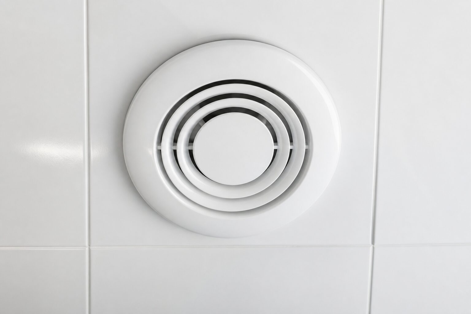 Extracteur d'air ventilation salle de bain au plafond, modèle moderne et discret