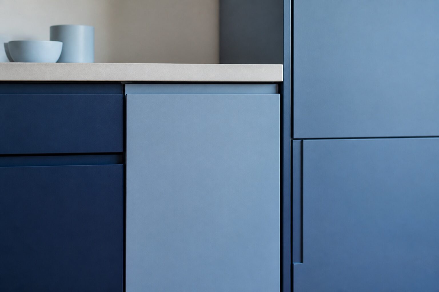 Nuances de bleu en cuisine : du pastel au marine profond